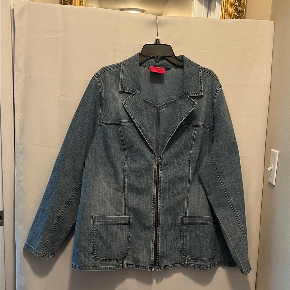 Carols Denims 100% Cotton Women 3X
USED Zip front Jacket v neck collar pockets